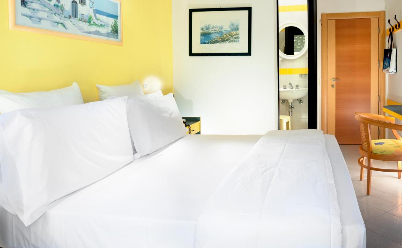 Hotel Castellucci Белларія-Іджеа-Марина Екстер'єр фото