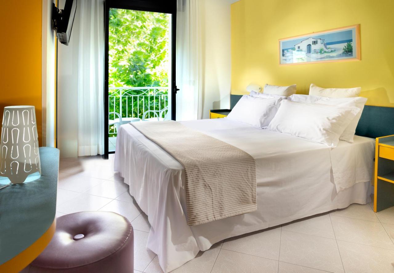 Hotel Castellucci Белларія-Іджеа-Марина Екстер'єр фото