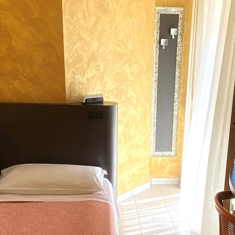 Hotel Castellucci Белларія-Іджеа-Марина Екстер'єр фото