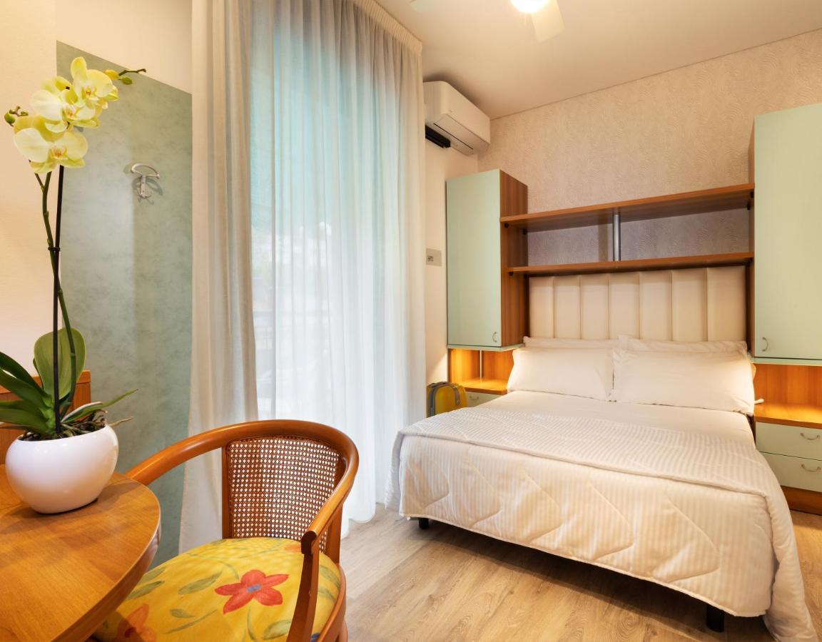 Hotel Castellucci Белларія-Іджеа-Марина Екстер'єр фото