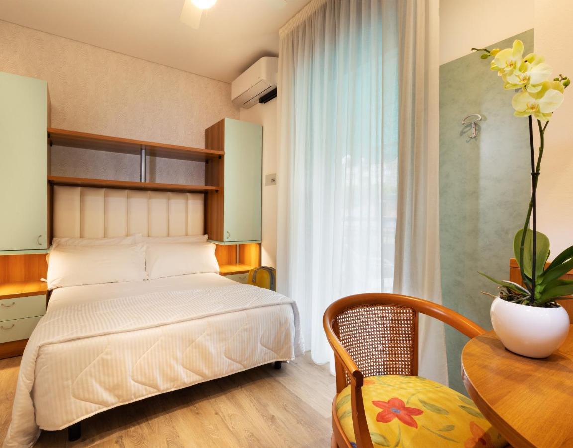 Hotel Castellucci Белларія-Іджеа-Марина Екстер'єр фото