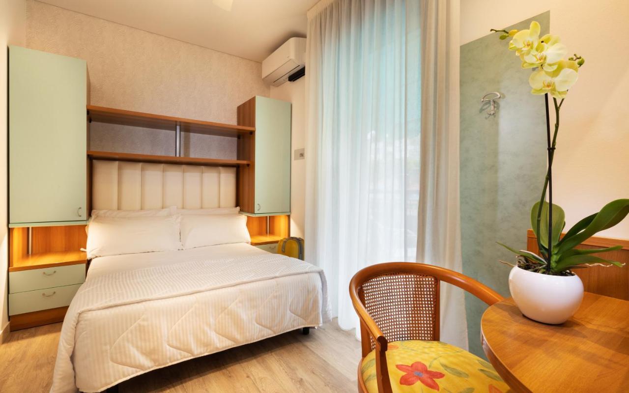 Hotel Castellucci Белларія-Іджеа-Марина Екстер'єр фото