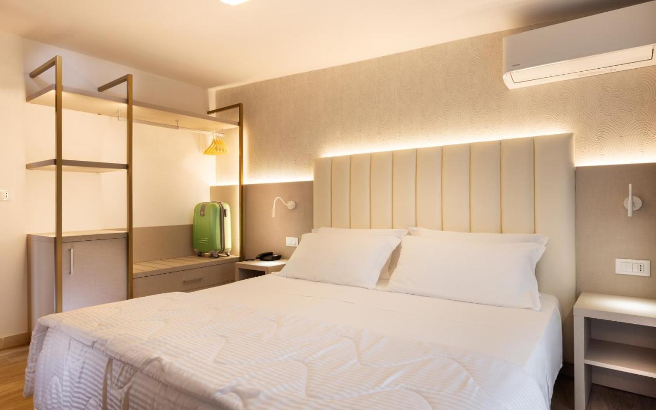 Hotel Castellucci Белларія-Іджеа-Марина Екстер'єр фото